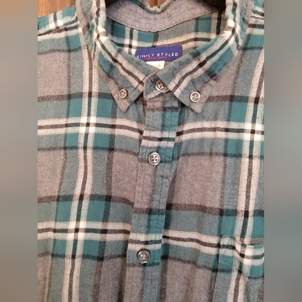 Mens long-sleeved shirt. 100% Cotton